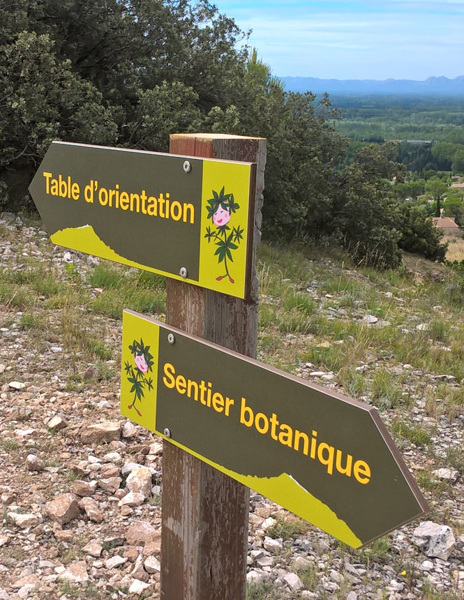 Senderismo en la colina de Piécaud