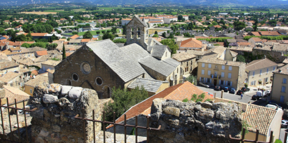 La iglesia de Notre-Dame de Nazareth en Valréas